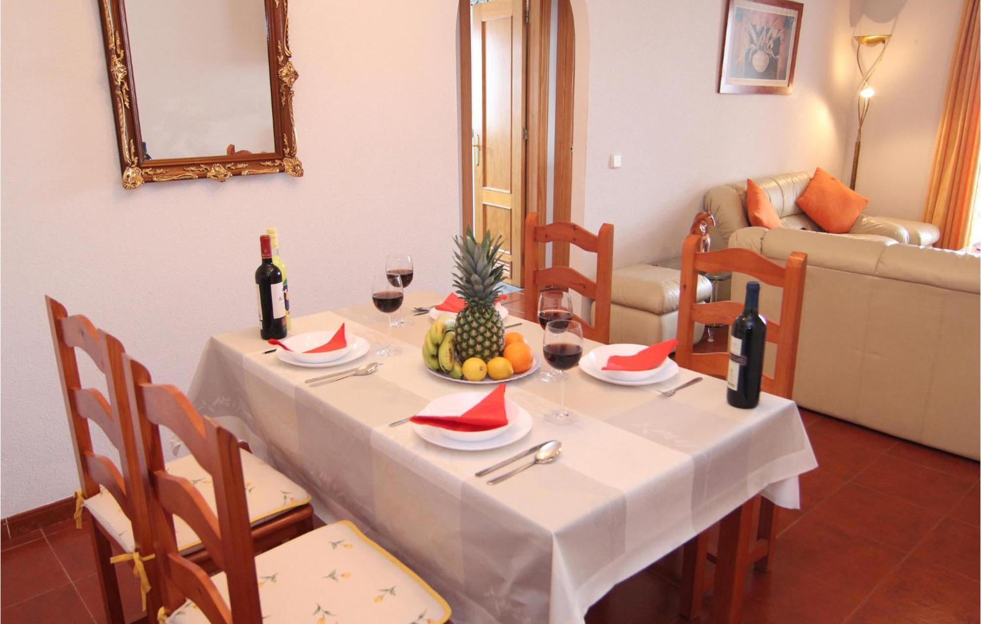 2 Bedroom Awesome In Apartment Nerja