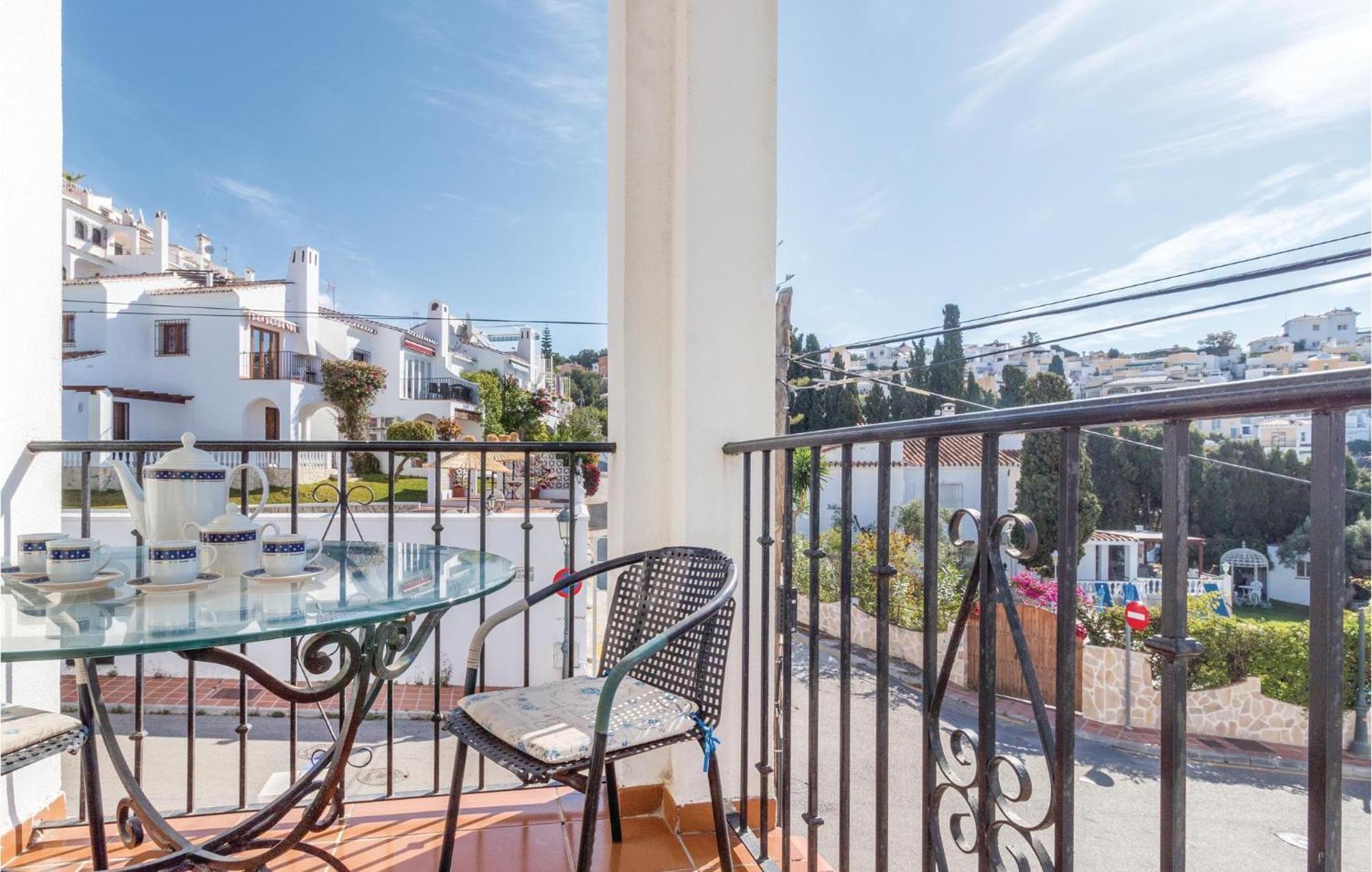 Apartment 2 Bedroom Awesome In *